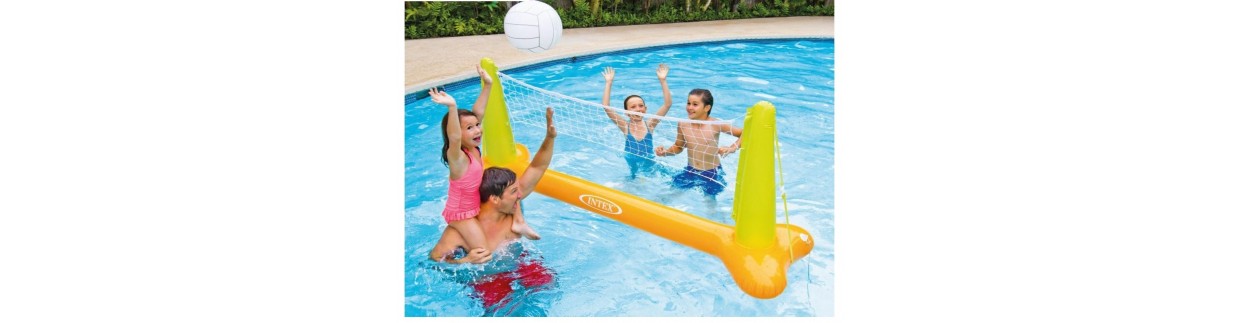 Zabawki basenowe: pływające kosze, nadmuchiwane bramki i inne