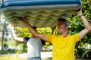 Materac turystyczny – komfort na świeżym powietrzu